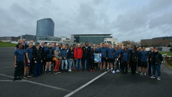 Les coureurs et personnels de la GTA regroupés sur l'héliport de Paris