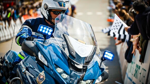Motard de la Garde républicaine à l'arrivée d'une étape