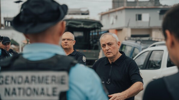 Le DGGN &eacute;change avec des gendarmes.