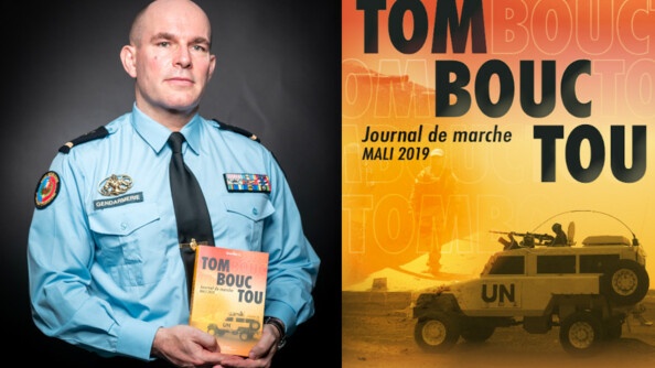 A gauche l'adjudant-chef Jean-Eric, en uniforme avec son livre en main, et à droite la couverture du livre Tombouctou.
