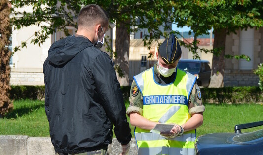 S&eacute;ance d&rsquo;intervention professionnelle &agrave; l&rsquo;&eacute;cole de gendarmerie de Montlu&ccedil;on.