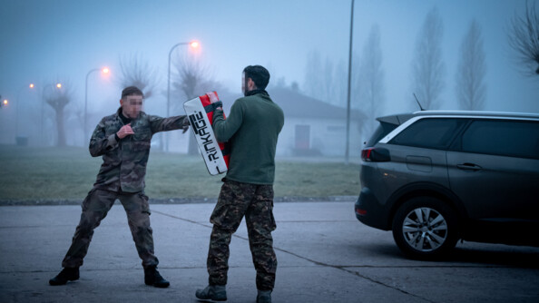 Candidat se pr&eacute;parant &agrave; l'&eacute;preuve de boxe.