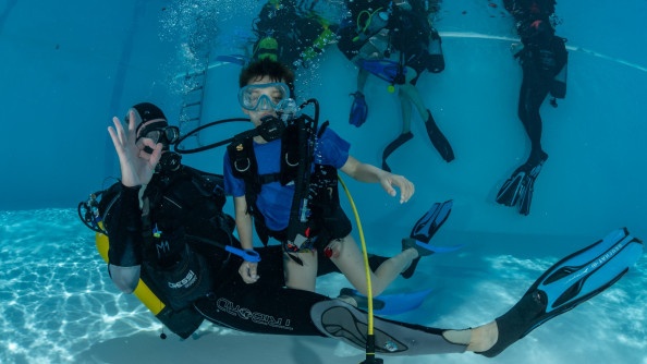 Baptême de plongée dans le cadre de l'opération Du bleu dans les yeux.