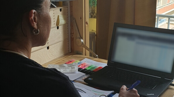 Depuis son domicile, la maréchal des logis-chef Magalie prend chaque jour contact avec les victimes de violences conjugales identifiées durant la période de confinement.