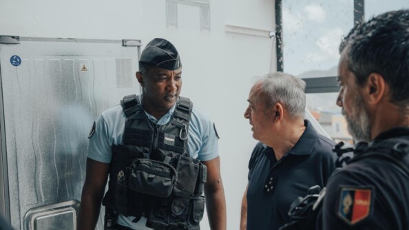 Le DGGN &eacute;change avec des gendarmes.