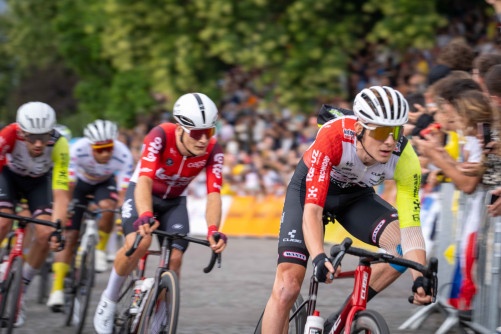Peloton du Tour de France hommes 2025 dans les rues de la capitale