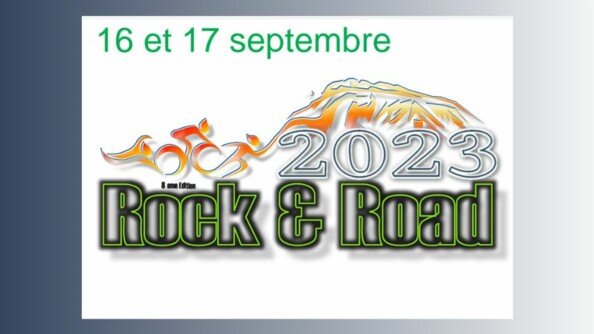 Logo du raid "Rock and road 2023" composé du mot "Défi" en lettres minuscules en orange en haut, du mot "ROCK" et du mot "ROAD" en lettres majuscules, respectivement à gauche et à droite et en bleu. Le mot "Défi" est superposé aux lettres C et K du mot "rock". De couleur orange, le f de "Défi" prolonge le haut de la lettre K du mot "ROAD" et vient former le signe "and" entre les mots "ROCK" et "ROAD" avant de rejoindre la lettre R du mot "ROAD". Sur la droite de cette composition se trouve le nombre 2023, positionné de manière oblique. Les chiffres sont de couleur bleue. L'ombrage est orange.
