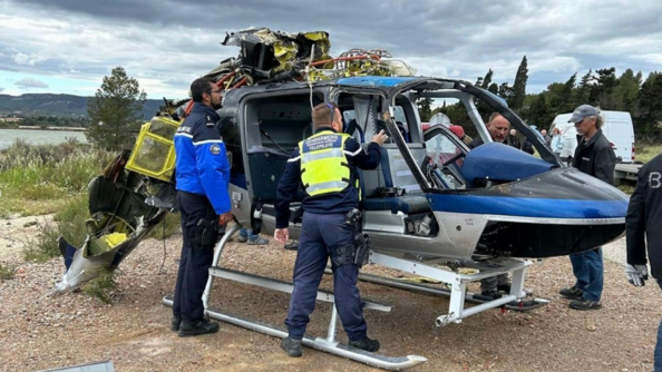 Hélicoptère accidenté inspecté par la gendarmerie.