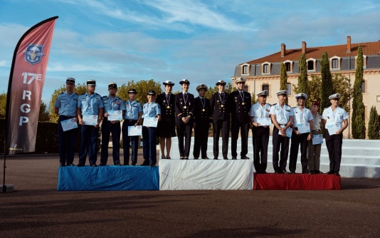 Podium Avion.jpeg