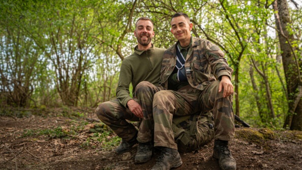 Le sous-lieutenant Mathis à droite et le sous lieutenant Dimitri à gauche