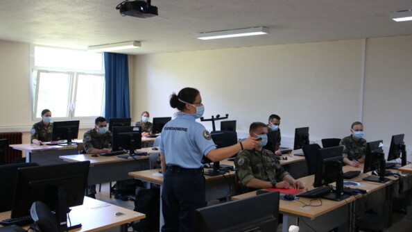 Respect des mesures sanitaires &agrave;  l&rsquo;&eacute;cole de gendarmerie de Ch&acirc;teaulin.