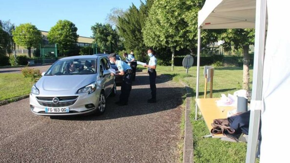Contr&ocirc;le de v&eacute;hicule &agrave;  l&rsquo;&eacute;cole de gendarmerie de Dijon.