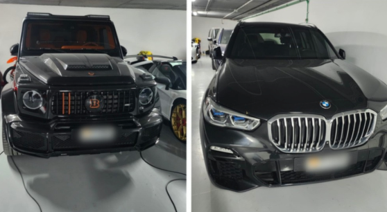 Deux SUV noirs