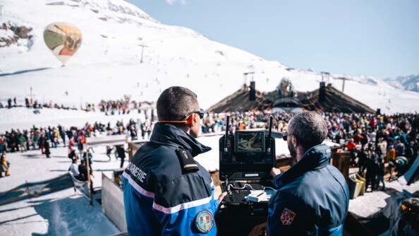 Gendarmes opérateurs de Lutte anti drone au festival Tomorrowland Winter.